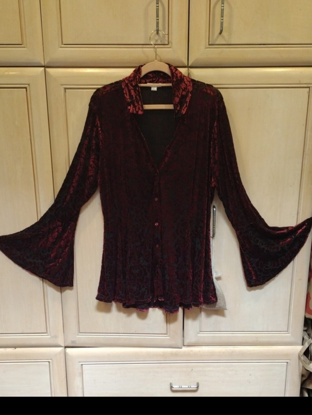 💋 Vampy Red Velvet Floral Burnout Fairy Goth Top with Bell Sleeves - Picture 10 of 12